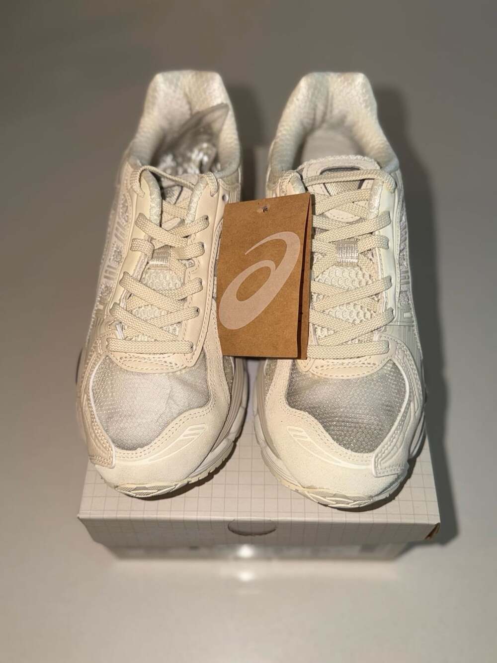 ASICS Gel-Kayano 12.1 Vanilla/Vanilla
Size 6 1/2 Men 8 Women